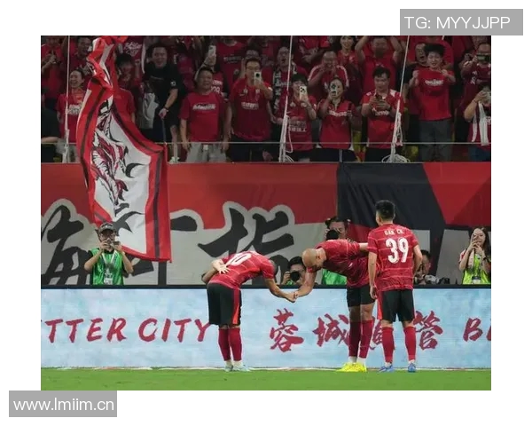 成都足球队与杭州足球队实力对比赛后分析与总结